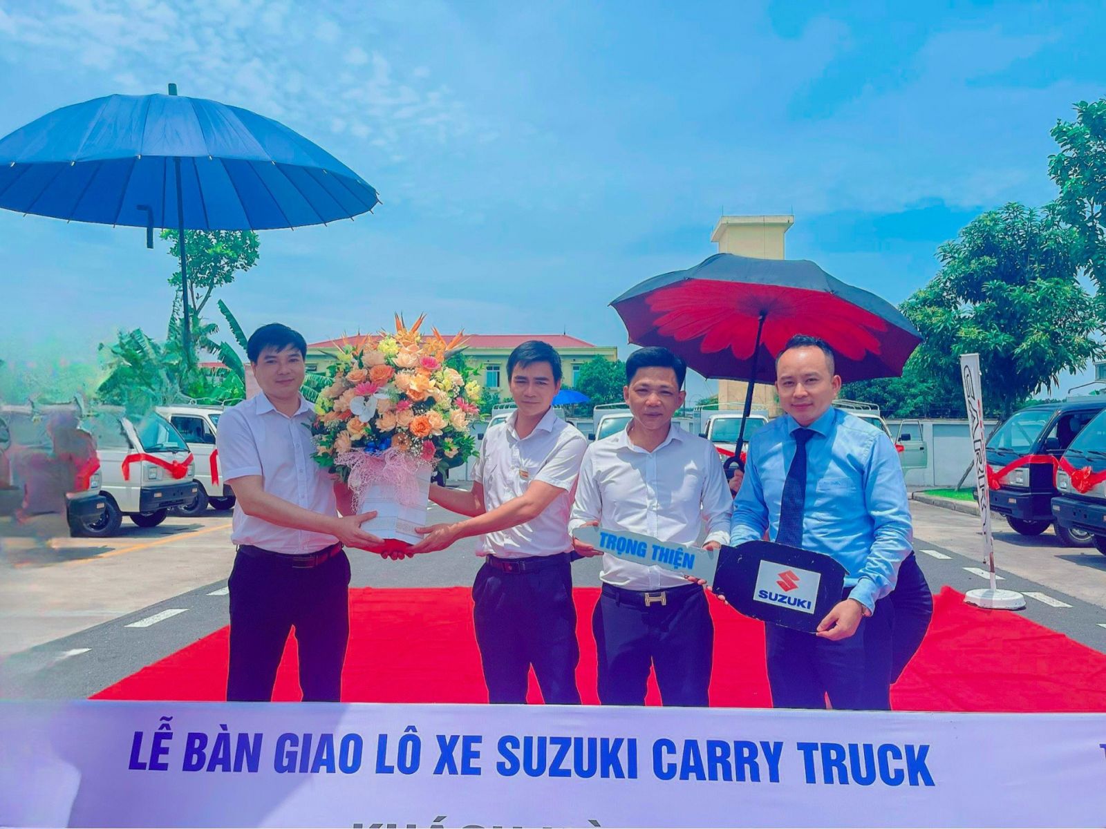 Lễ bàn giao xe cho Tập đoàn Nguyễn Thành Group